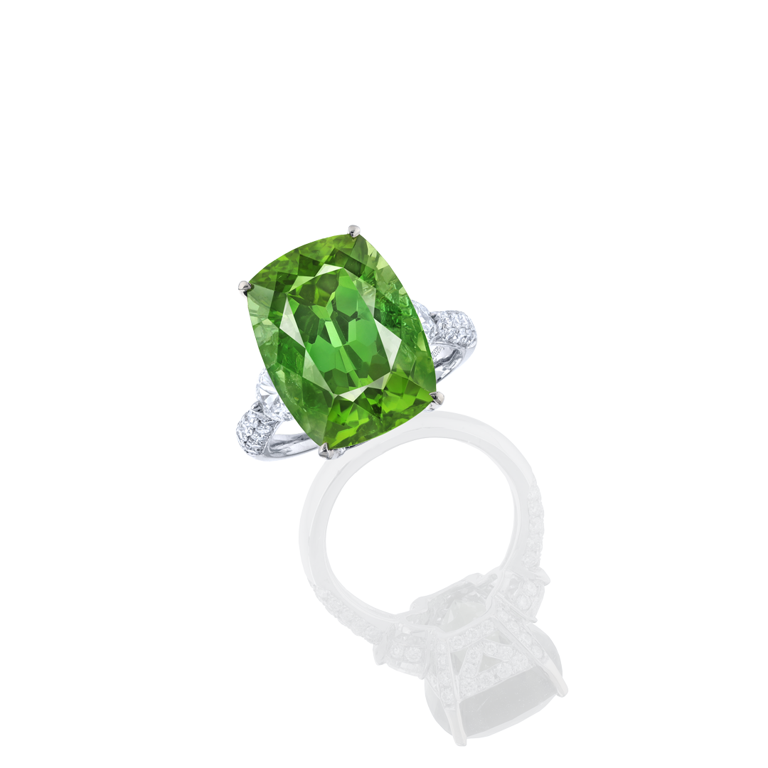 14.25克拉 綠碧璽鑽戒
Green Tourmaline and Diamond Ring