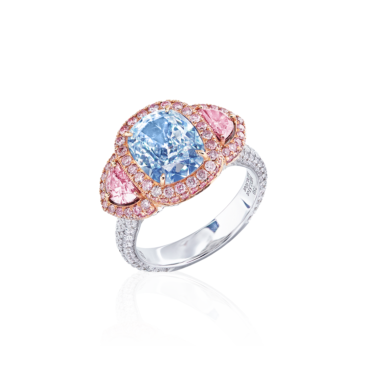 GIA 2.51克拉 淡彩藍彩鑽鑽戒
Fancy Light Blue Colored Diamond
and Diamond Ring