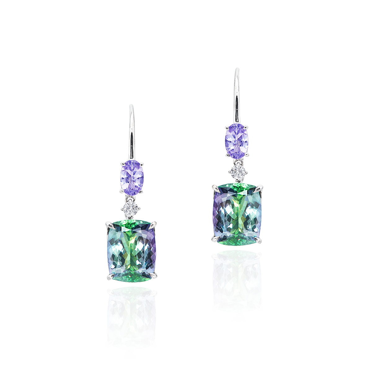 8.91克拉 天然丹泉石 鑽石耳環
Tanzanite and Diamond Earrings