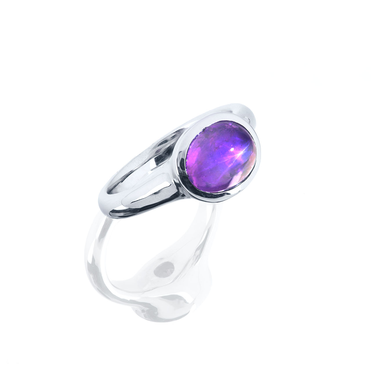 3.93 克拉 紫剛星石戒
Star Sapphire Ring