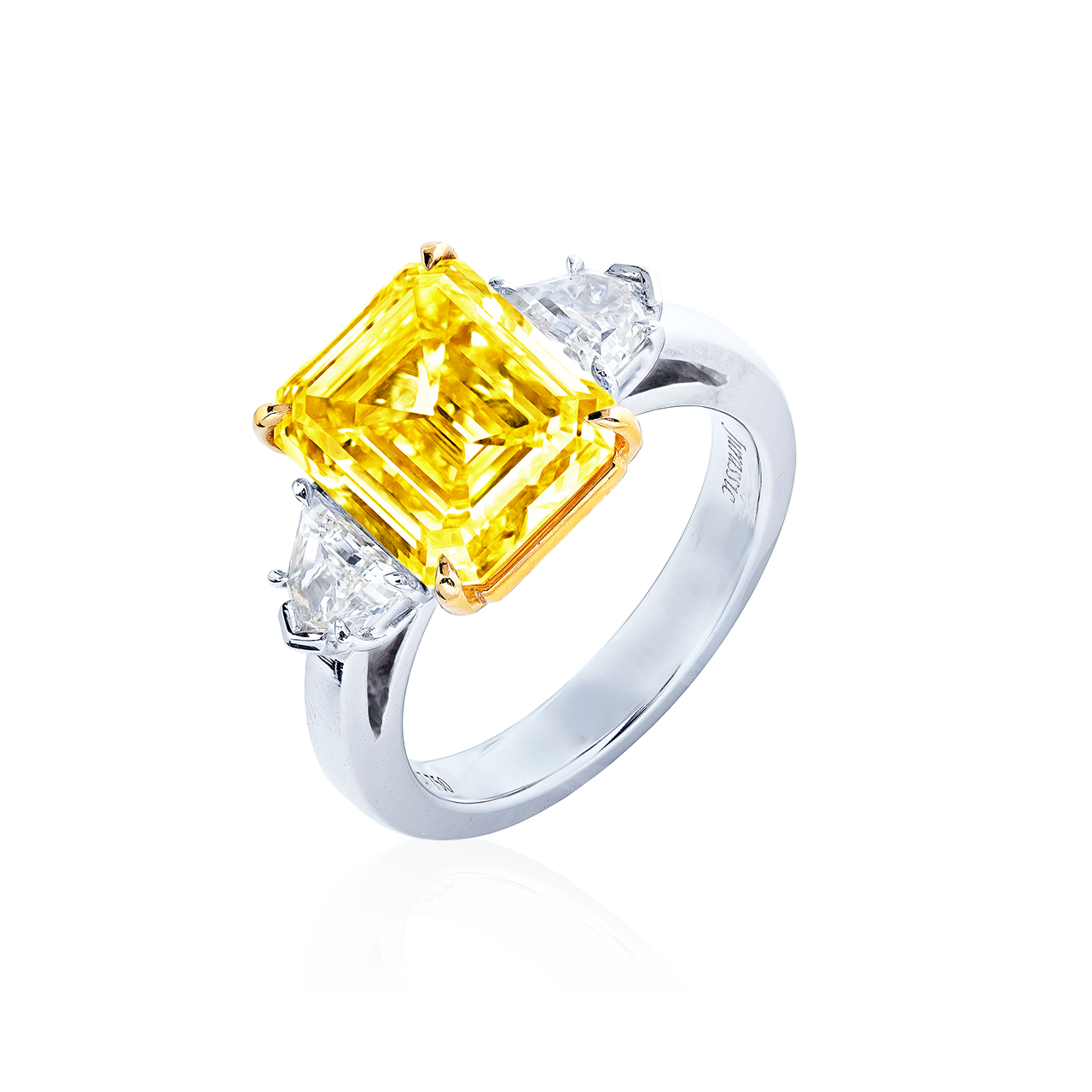 GIA 5.07克拉 艷彩黃鑽鑽戒
Fancy Vivid Yellow Colored 
Diamond and  Diamond Ring
