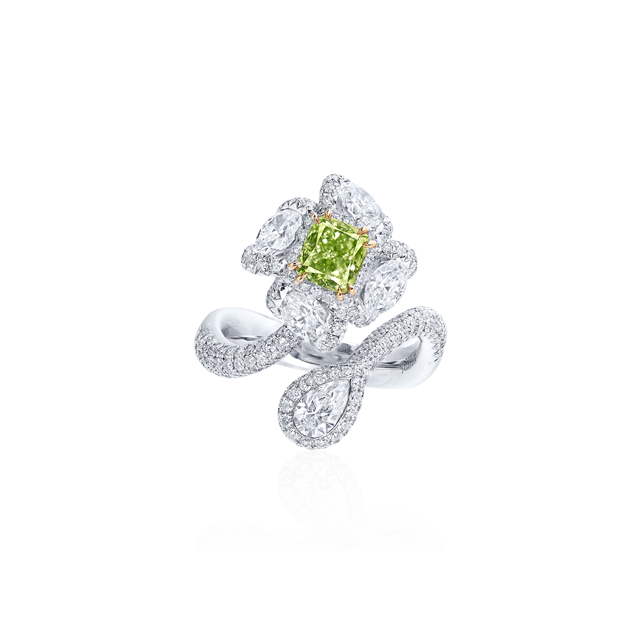 GIA 1.06克拉 黃綠彩鑽鑽石戒
FANCY YELLOWISH GREEN 
COLOURED DIAMOND AND DIAMOND RING